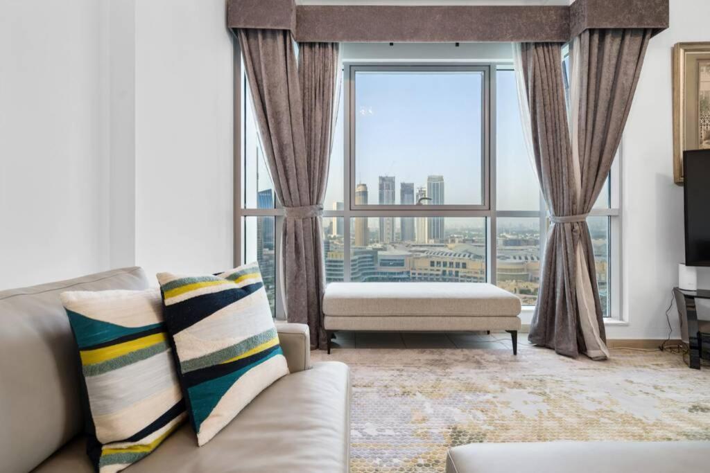 Spectacular Burj & Fountain View - Luxurious 3 Bedrooms & Maids Room - The Residences ドバイ エクステリア 写真